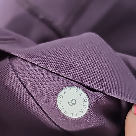 Lululemon 3/4 Casual Stretch Leggings - Picture 8 of 10